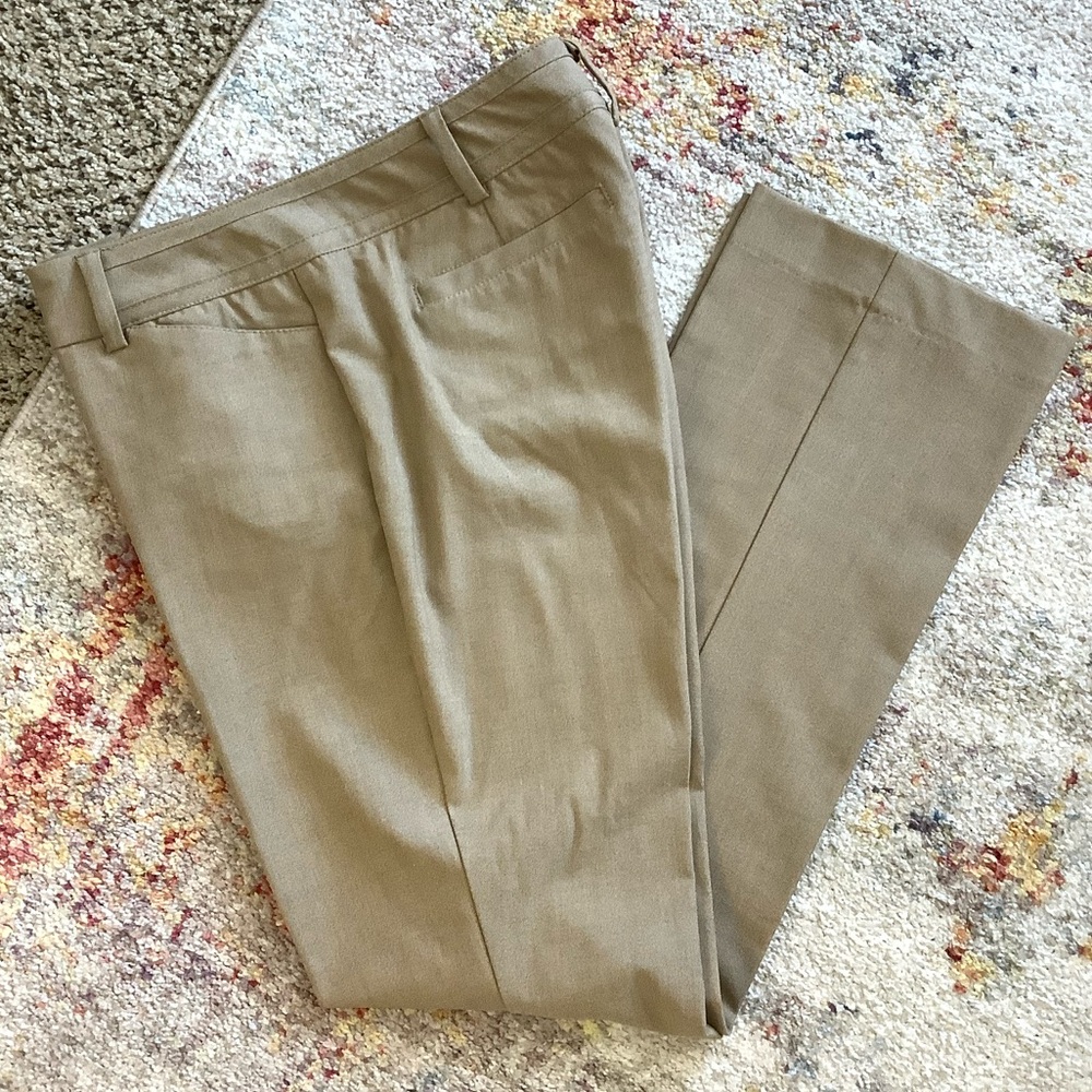 🤓 Ladies Khaki New York & Co Slacks 🤓